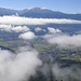 Tiefblick nach Hall in Tirol; hinten der Glungezer