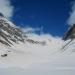 Bei der „Alp“ Crap Tgina auf 1800m beginnt das eigentliche U-förmige Val Giuv. Die grossen Lawinen sind beidseitig schon abgegangen und die Kegel müssen beim Aufstieg umgangen werden.