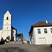 Kirche und Schulhaus (mit sinnigem Spruch) von Grindel