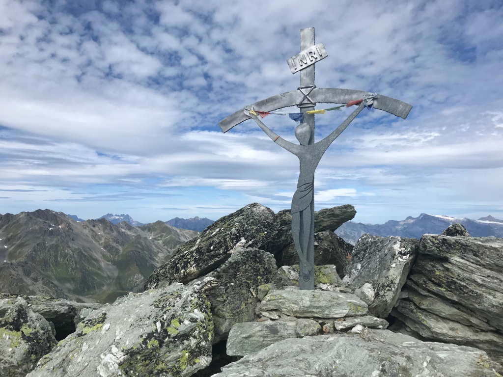 zum aussergewöhnlichen Gipfelkreuz Fotos