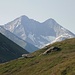 Über die Besteigung dieser beiden südlichsten Dreitausener der Walliser Alpen werde ich noch berichten.