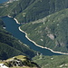 La diga del Lago di Vogorno, sulla destra in alto il paese di Mergoscia. 