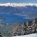 Nel salire il crinale, alle nostre spalle si vede la parte iniziale del Lago di Como, con la foce del Fiume Adda.Sullo sfondo il panorama è chiuso dalla costiera che va dal Monte Grona al Bregagno e al Pizzo di Gino.(foto Fabio)