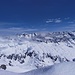 La testata della Val Masino e sulla dx (sfondo) il gruppo del Bernina