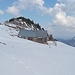 An der Klausenhütte mit Blick zum letzten Gipfelziel des Tages, dem Klausenberg