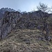 Giunto su questo terrazzo (circa 920 m), per un tratto risalgo direttamente la dorsale, sempre seguendo la traccia. 