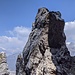 Una delle tante guglie a nord della cima...