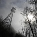 Steil gings dem Wanderweg entlang hoch. Der erste Mast ist erreicht