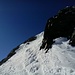 Blick vom Skidepot zum kurzen, steilen Gipfelanstieg.