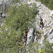 Zoomata sul "Quarto Corno": alcuni giovani escursionisti in discesa.