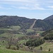 Das erste Wegstück nach dem Wald bietet einen schönen Blick auf Maria Schutz