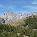 Der Talkessel ist erreicht; Blick zu ihn im Westen begrenzenden Bergen, die ich teilweise noch besteigen werde.