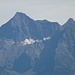 Der dunkle "Geselle" Monte Emilius, der das Aostatal um 3000m überragt, im Zoom