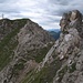 Nach dem dritten Gratkopf ist der Klettersteig ist zu Ende - es verbleibt ein unschwieriges Reststück zum Gipfelkreuz der Wankspitze.