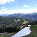 Ausblick von unserem Rastplatz, den wir uns im Windschatten auf ein paar abschüssigen Felsen gesucht haben