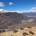 Gipfelausblick zum Monte Ceneri;
dahinter Bergipfel über der Magadino-Ebene