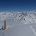 Gipfelkreuz Schwarzhorn noch tief eingeschneit für 22.05. 