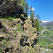 Dans le ravin descendant de Tschugmatta, vers 1510m. L'ingénieuse corniche (à gauche) qui permet de rejoindre Dristul.