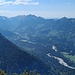 Blick über das Graswangtal zu den Klammspitzen und der Hochplatte