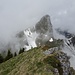 wolkenverhangenes Stockhorn gesehen vom Solhorn