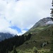 Blick von Alp da Schlans in Richtung Piz Ner (links in den Wolken).
