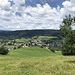 Sicht zurück nach Travers (während dem Aufstieg zum Creux du Van)