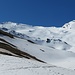 Il vallone da risalire visto dal colletto ad est del Monte Clausis. In fondo a sinistra c'è il Monte Terra Nera.