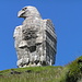 Aquila in pietra, alta 9 metri, eretta nel 1944, a rappresentare la fierezza e l'indipendenza del popolo svizzero.
