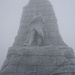 Das "Monument des Diables Bleus" steht gleich neben dem höchsten Punkt.