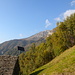 Blick N hinüber zur <em>Alp Bardughè</em> und der Hang, durch den wir auf den <em>Pizzo di Vogorno</em> hinaufgestiegen sind.