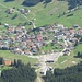 Berwang mit dem riesigen Parkplatz, deutlich leerer als einige Kilometer jenseits der Grenze...