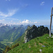 Pause auf dem Signal de Férédetse: rechts Les Dents Vertes mit Tour Ronde, La Chôla, Dent de Vounetse und Pointe sur le Roc, dahinter nochmals die südlichen Préalpes, unten links Praz Jean