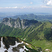 Blick vom Vanil d'Arpille über das Vallon de Fornys zum Signal de Férédetse und Les Dents Vertes, darüber u.a. der Vanil du Cours