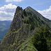 S'het gfägt! Alpinwandern vom Feinsten auf dem Grat zwischen P. 1956 und P. 1992, darüber der Gipfel des Vanil d'Arpille mit rechts dem SW-Grat 
