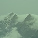 Die Berge auf der anderen Seite des Wägitals sind in Wolken gehüllt.