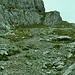 In der Bildmitte das kleine, steile  Couloir aus [u Ashnabi]s [tour43356 Bericht].<br />Tritte hatte es genug, aber Griffe für meinen Geschmack zu wenig. Ich folge dem unteren Band weiter ...