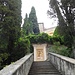 salendo verso la Chiesa di Santa Maria del Sasso
