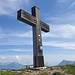 ein riesiges Kreuz steht auf dem Stucklichrüz