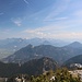 hinten die Chiemgauer Alpen