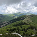 Veliki Zavižan - Ausblick am Gipfel. Hinten dürfte auch der Mali Rajinac (1.699 m), höchster Berg im Nord-Velebit, zu sehen sein.