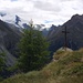 Aussicht vom P.2246,3m bei der Alp Jatz. Das Wetter bessert sich langsam.<br /><br />Rechts sind der Sattelspitz (3146m) und dahinter der Gipfel vom Bösentrift (3248,2m).