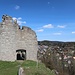 Von der Burgruine schaut man hinunter nach Flossenbürg.