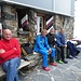 Erster Tag auf der Fridolinshütte<br />Von links nach rechts: Hüttenwart Ruedi, unser Bergführer Hans, Susanne und Martin