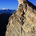 Der Gipfelzahn vom Wisse Schijen (3368m). Über die rechte plattige Gratkante lässt er sich relativ einfach besteigen, der Fels ist nie schwieriger als II.