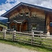 wir steigen weglos ab bis zu dieser Alm