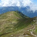 Rückblick auf den begangenen Grat, später gehen wir an den kleinen Seen nach links weglos hinunter 