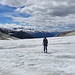 Die letzten 1,5 km geht es zu Fuß über den schneefreien Gletscher