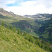 Das oberste Val Calanca. Links Pianon de Revi und Alp de Stabi, über die es weiter geht.