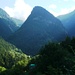 Blick aus dem Val d'Ambra ins Valle di Bri links und Val Rierna rechts