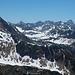 Blick am Rauhhorn vorbei. Im Hintergrund Berge der Hornbachkette